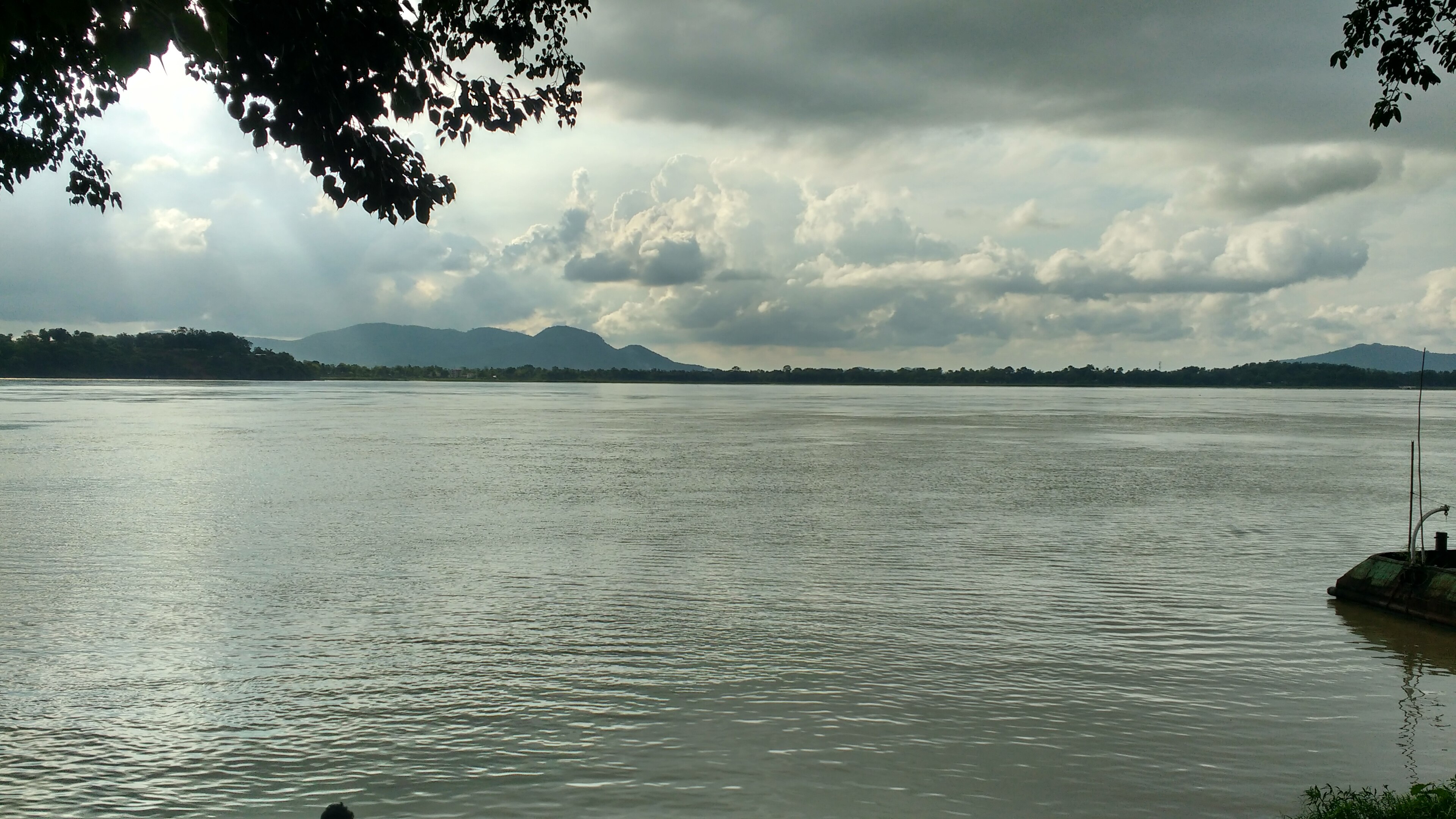 Wide Brahmaputra waters and confluence horizons in Assam
